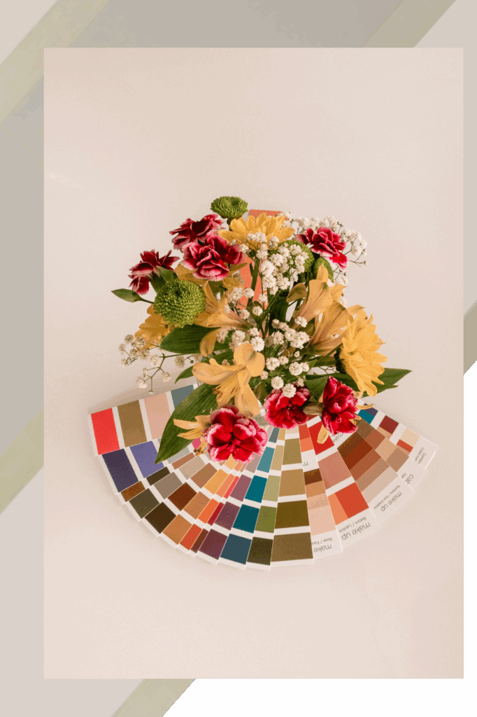 Palette de couleurs douces accompagnée de fleurs fraîches. Harmonie visuelle inspirée par la nature et la poésie des saisons.